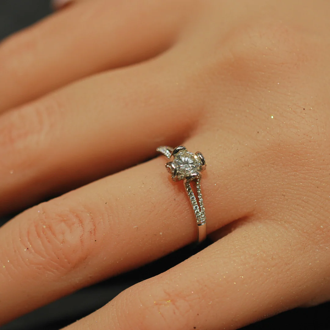 18ct gold diamond ring - Image 4