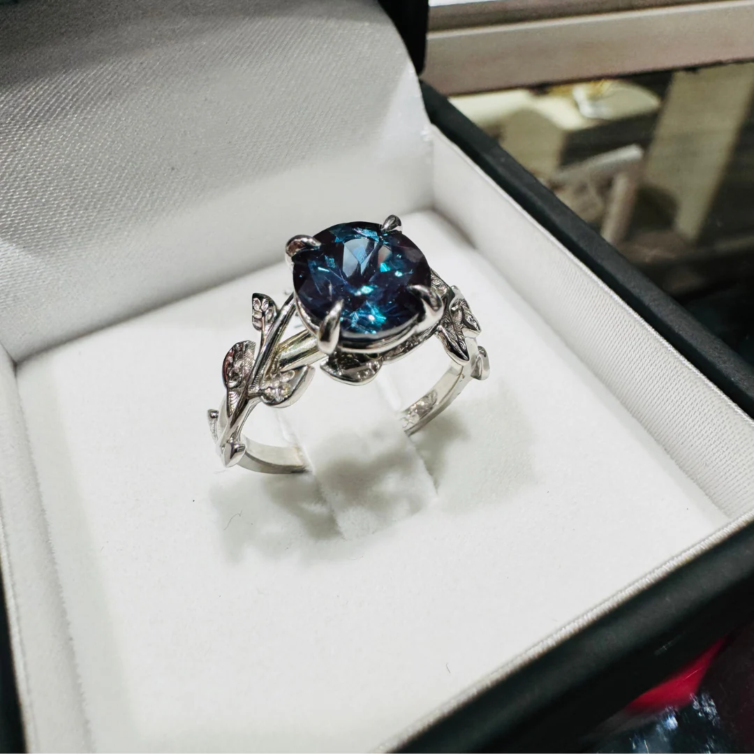 9ct gold Alexandrite ring - Image 3