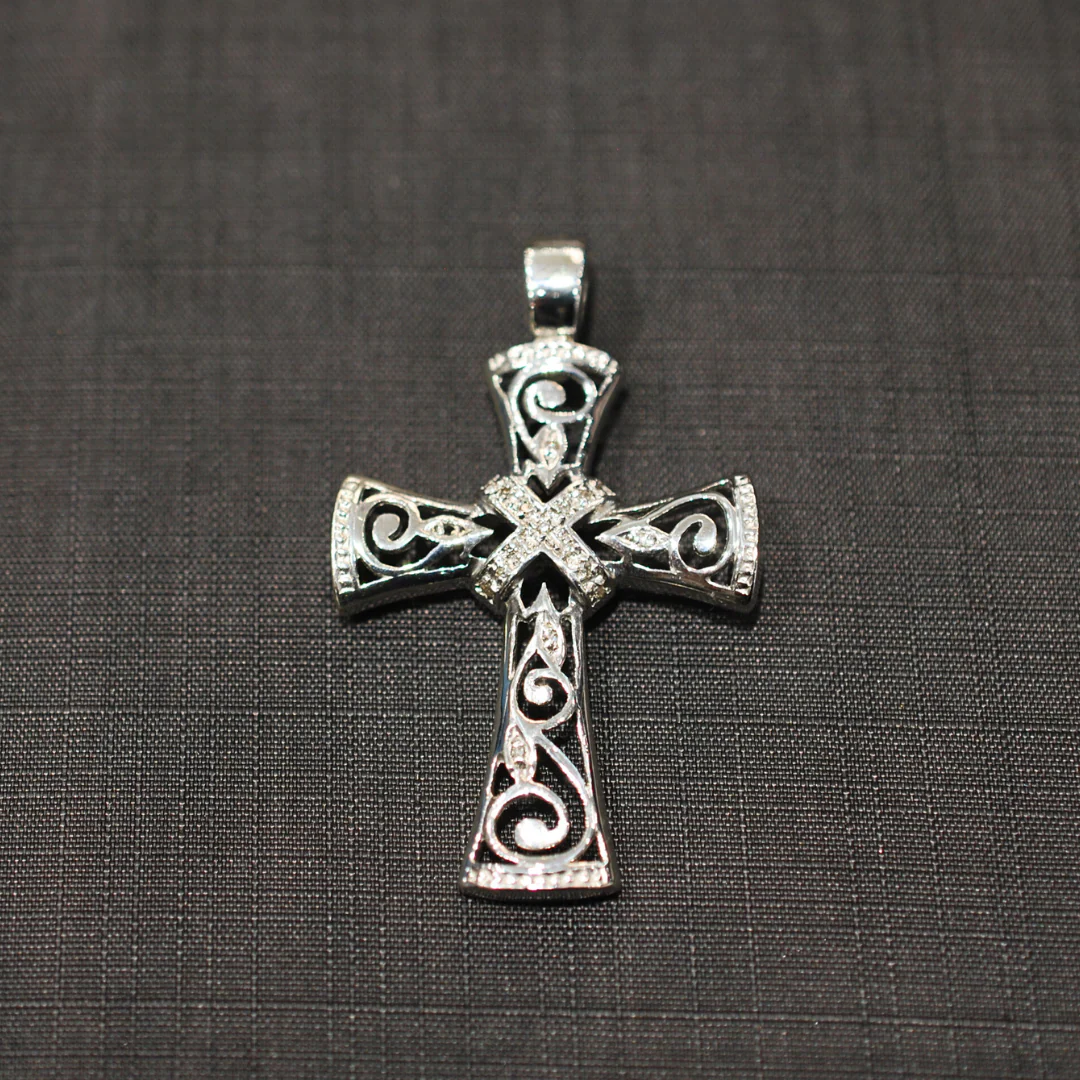 9ct gold patterned cross pendant - Image 2