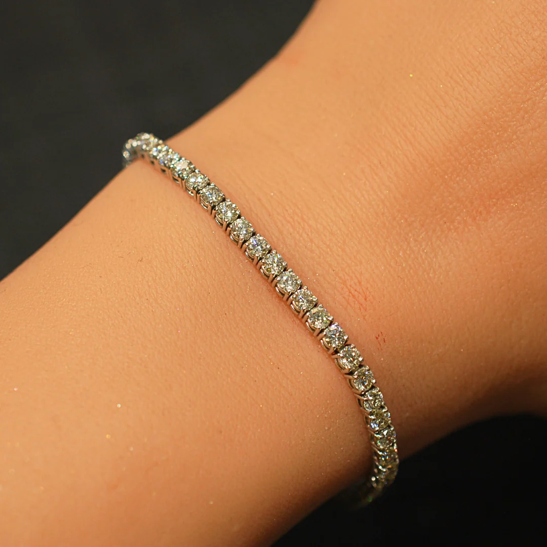 9ct gold diamond tennis bracelet - Image 3