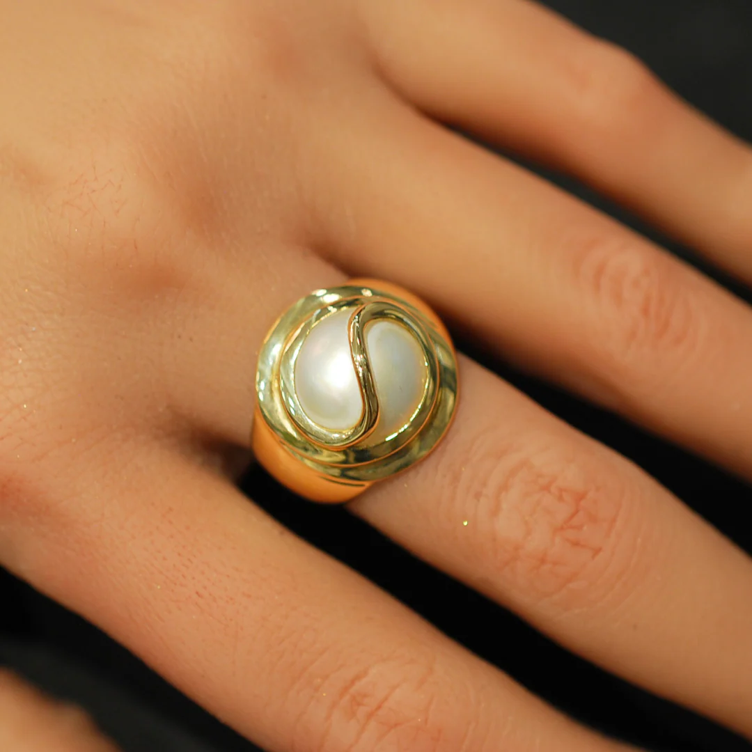 9ct gold mabe ring - Image 3