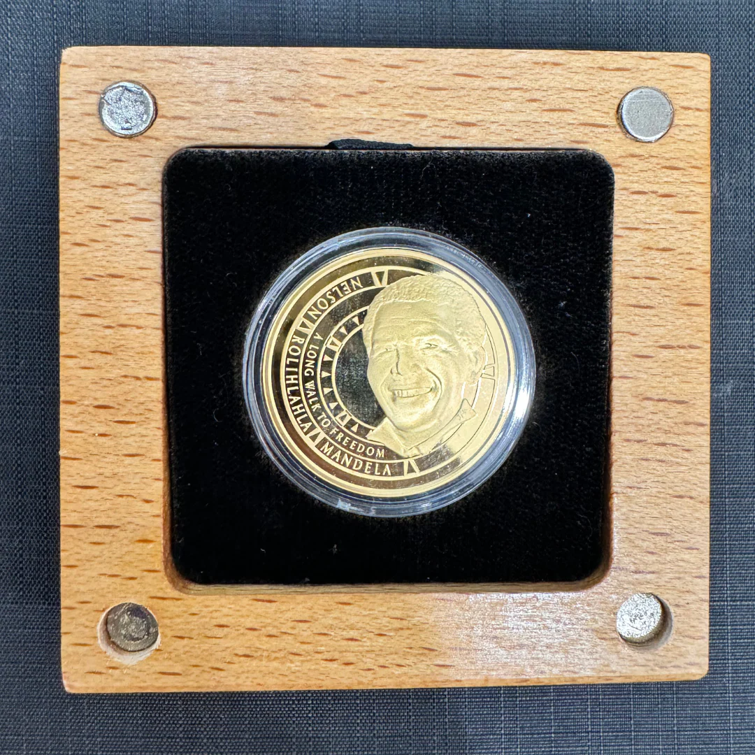 Nelson Mandela constitutional hill medallion - Image 3