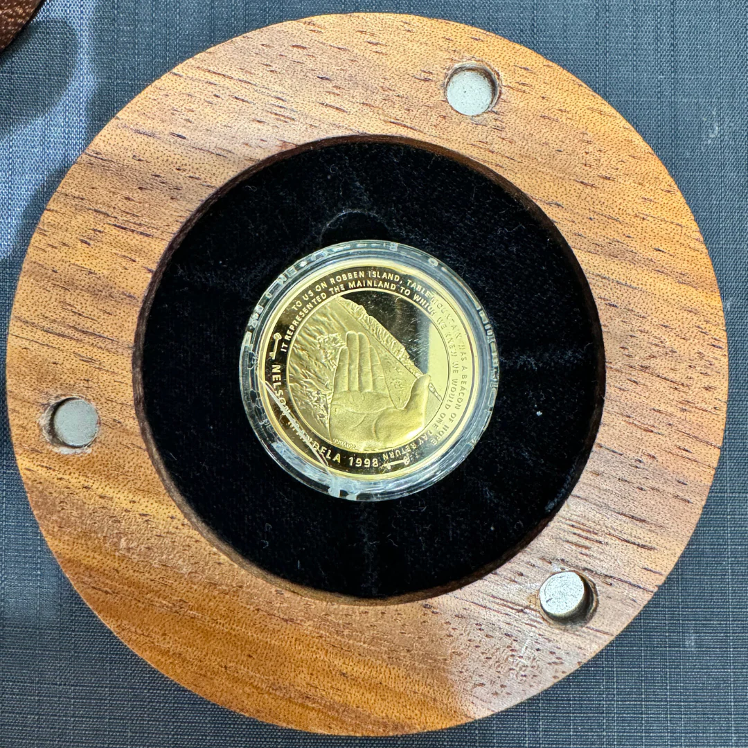 Nelson Mandela hope medallion - Image 4